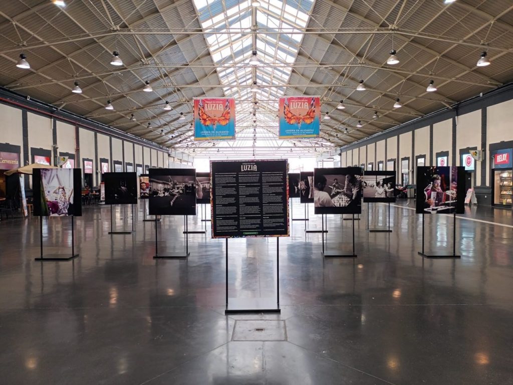 Exposicion de LUZIA del Cirque du Soleil